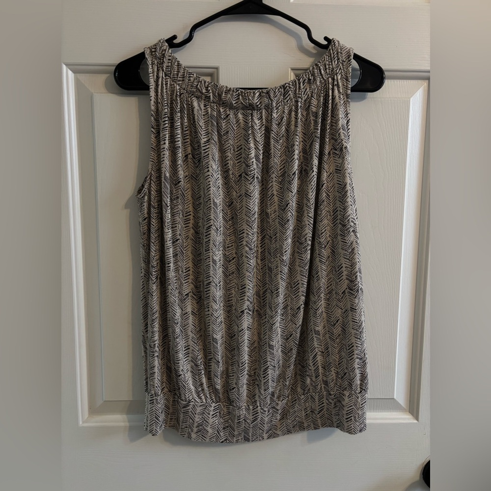 LOFT Sleeveless Neutral Chevron Print Top